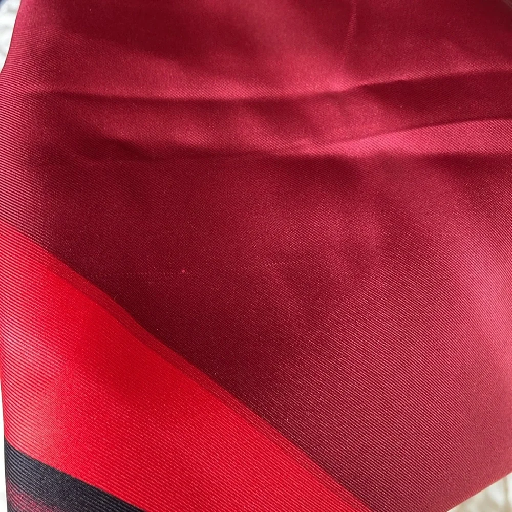 Vintage, Versace Medusa red and black silk scarf - Picture 9 of 9